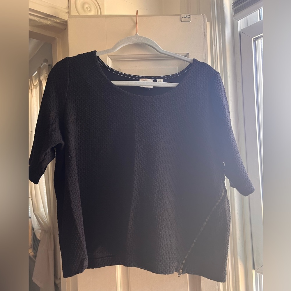Black stretchy business casual short sleeve top with zipper detail